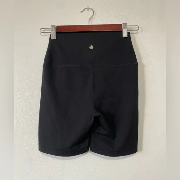 Yogalicious Lux Womens S Solid Black 5” Inseam Hidden Pocket Smooth Shorts - Picture 2 of 3